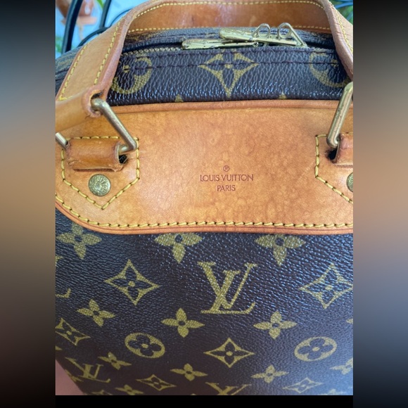 Louis Vuitton Excursion Bag - Picture 2 of 15
